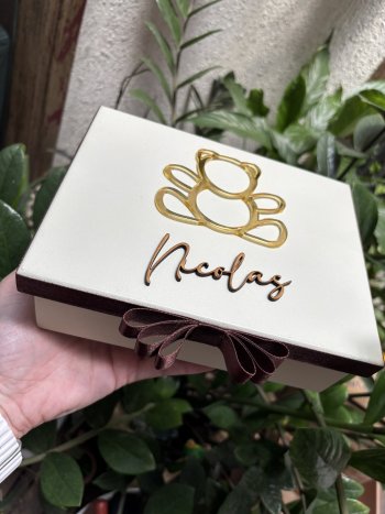 CAIXA 21X16 BRANCA COM APLIQUE  -  UNID